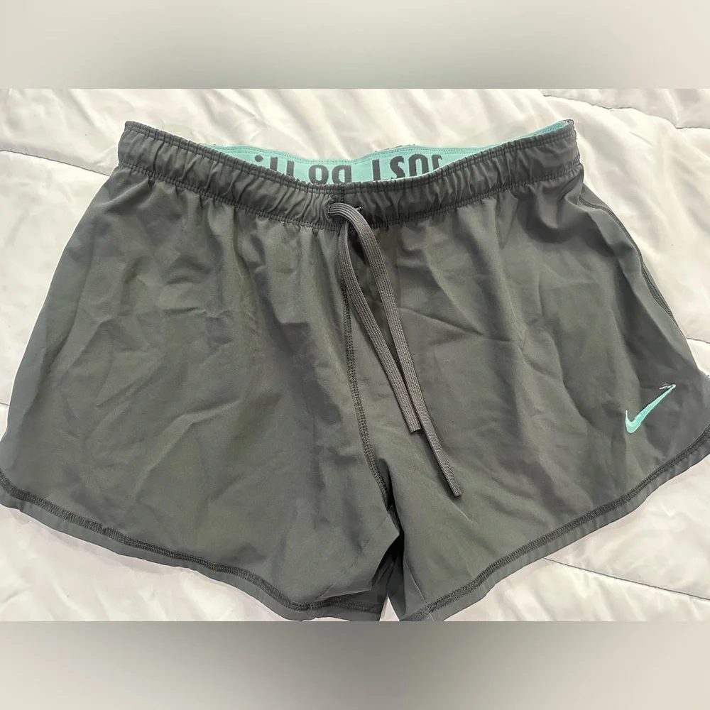 Nike Gray Athletic Shorts Lightweight Quick-Dry Compression lined - Picture 5 of 5